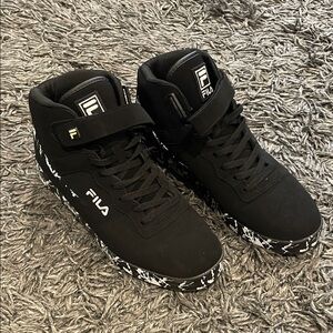 Fila Men's Black and White Patterned Sneakers size 13